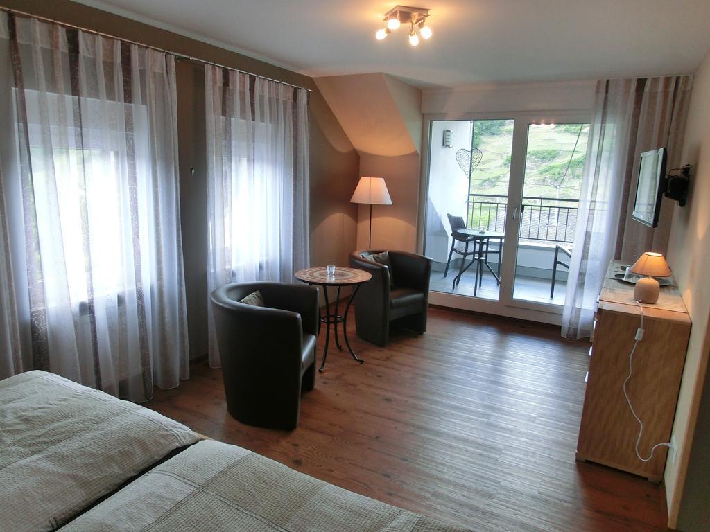Ferienweingut Hirschen Schulstrasse Bed & Breakfast Burg  Room photo
