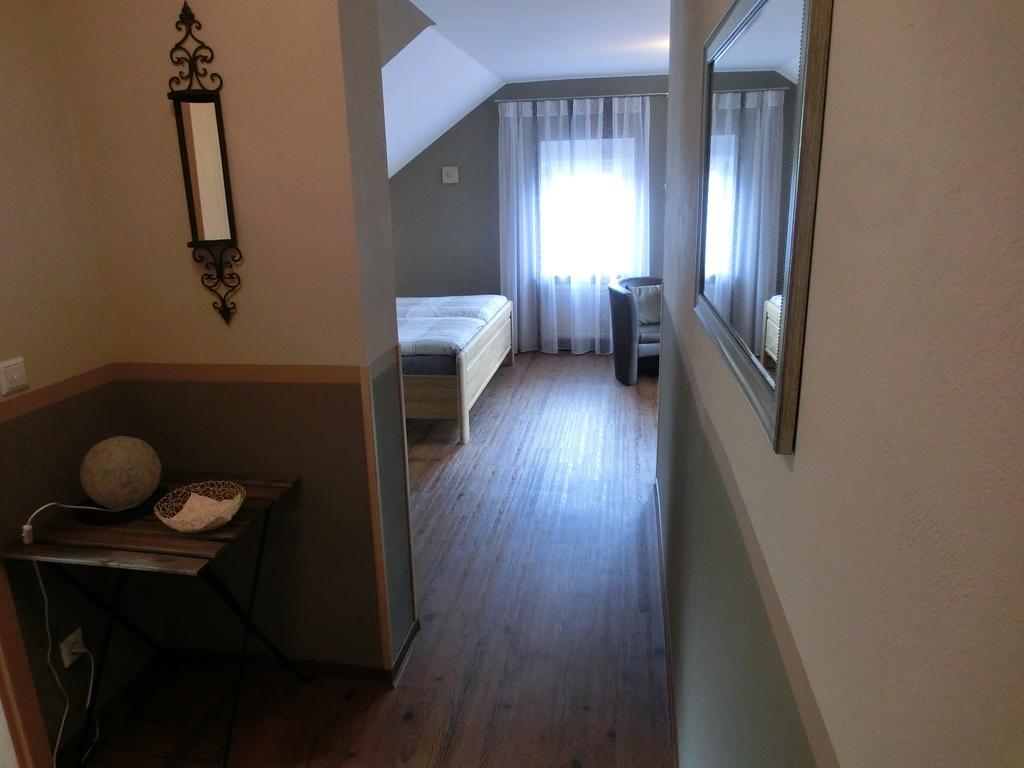 Ferienweingut Hirschen Schulstrasse Bed & Breakfast Burg  Room photo