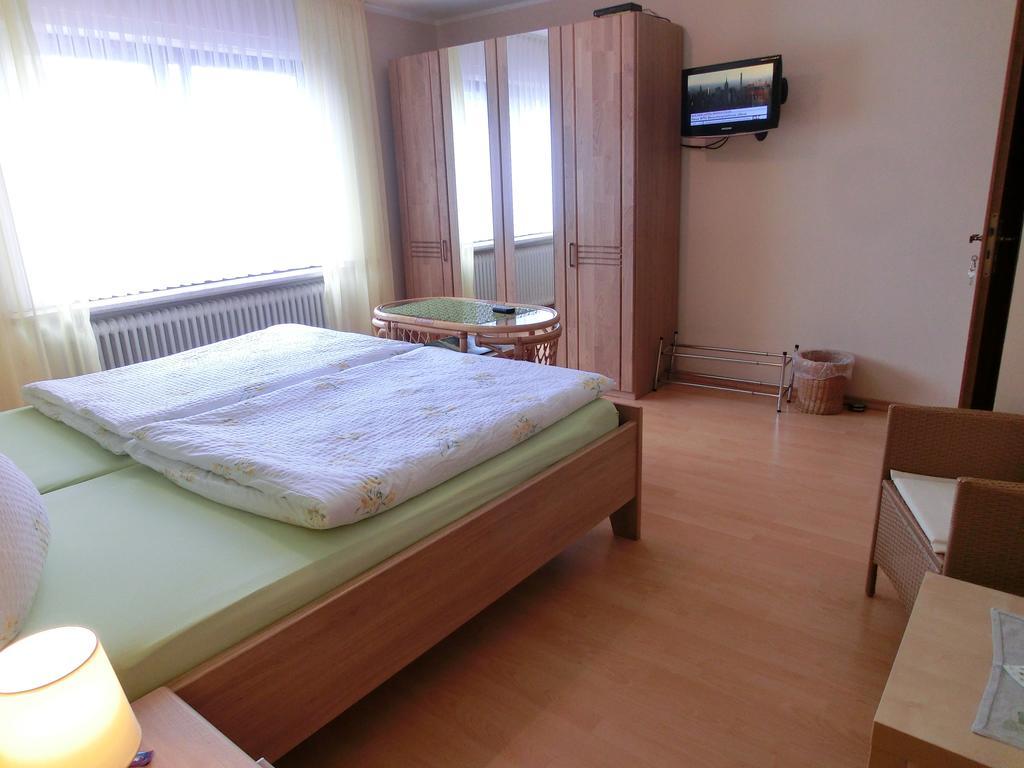 Ferienweingut Hirschen Schulstrasse Bed & Breakfast Burg  Room photo